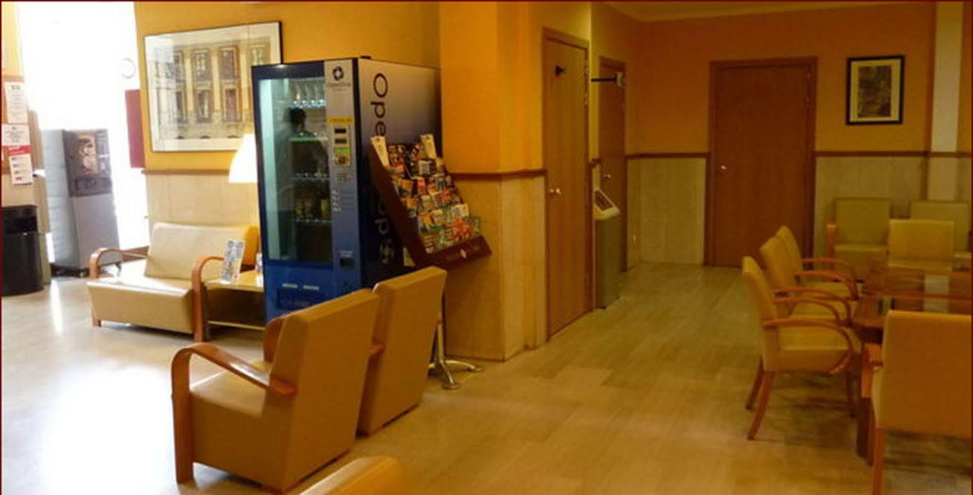 Roma Reial Hotel Barcelona Bagian luar foto