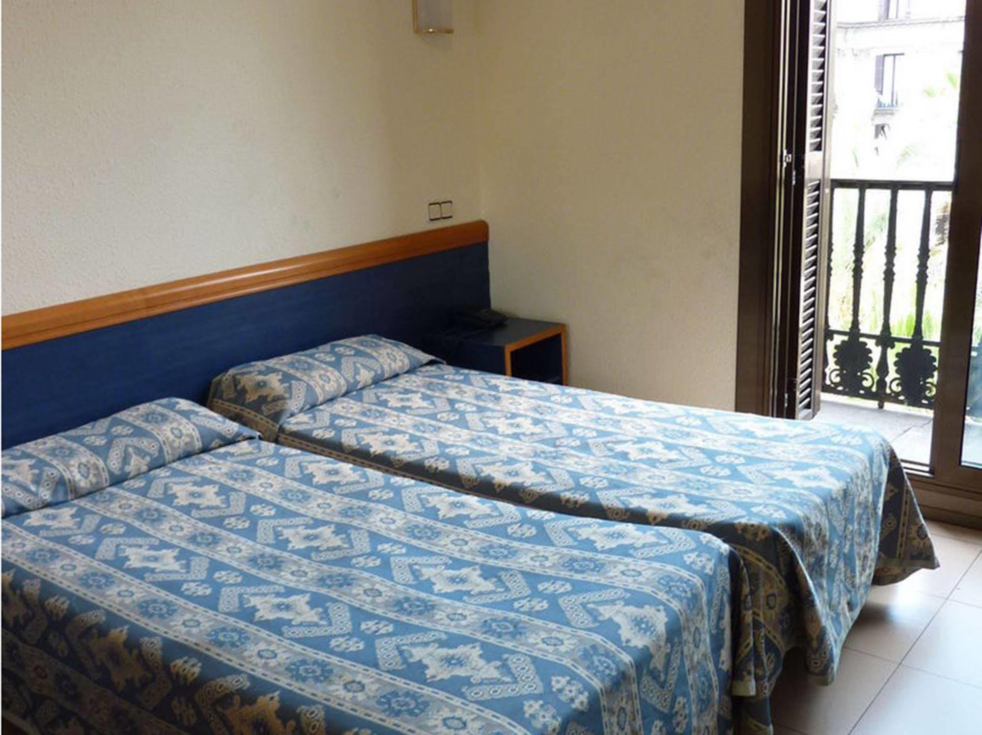 Roma Reial Hotel Barcelona Bagian luar foto