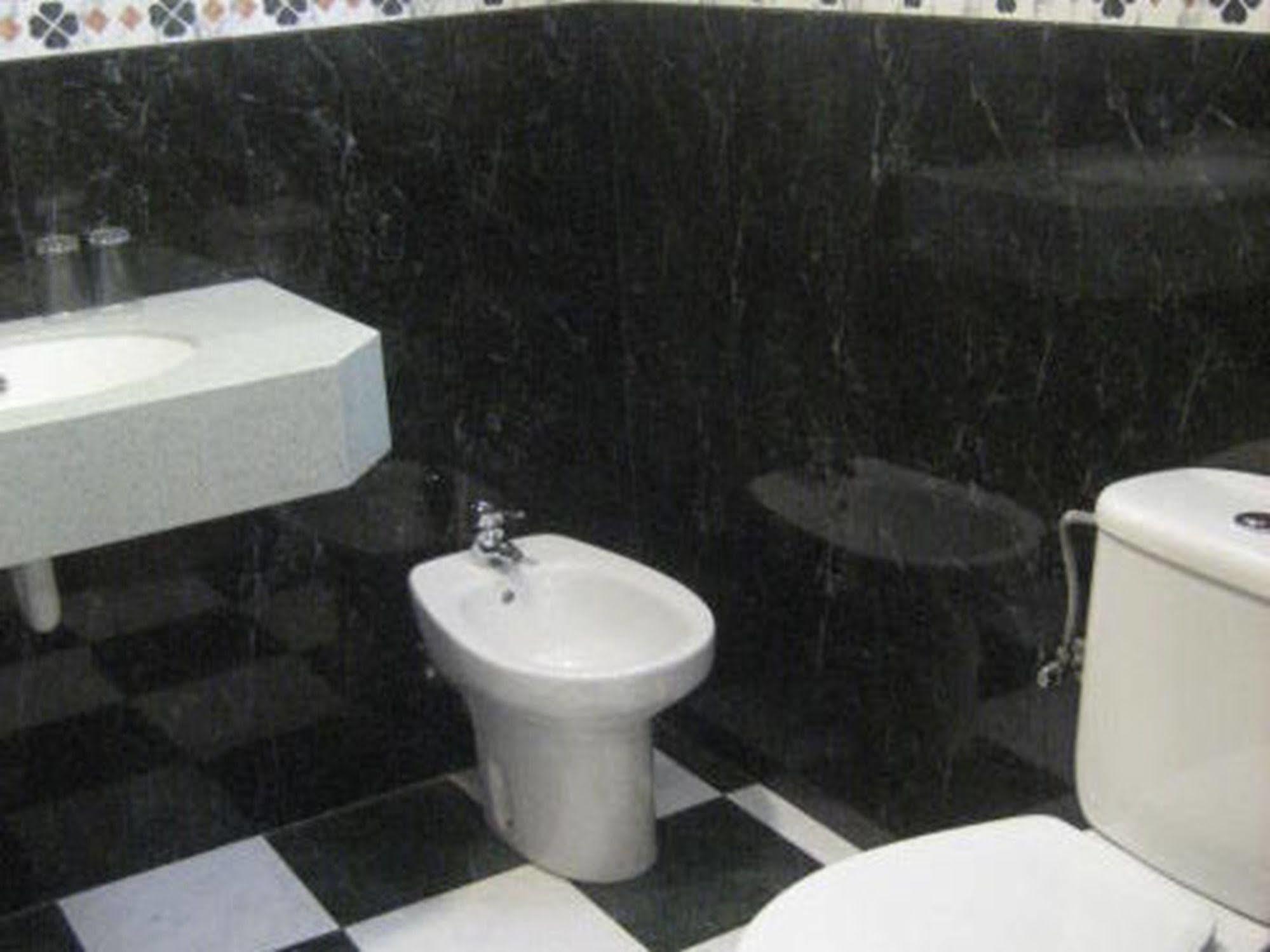 Roma Reial Hotel Barcelona Bagian luar foto