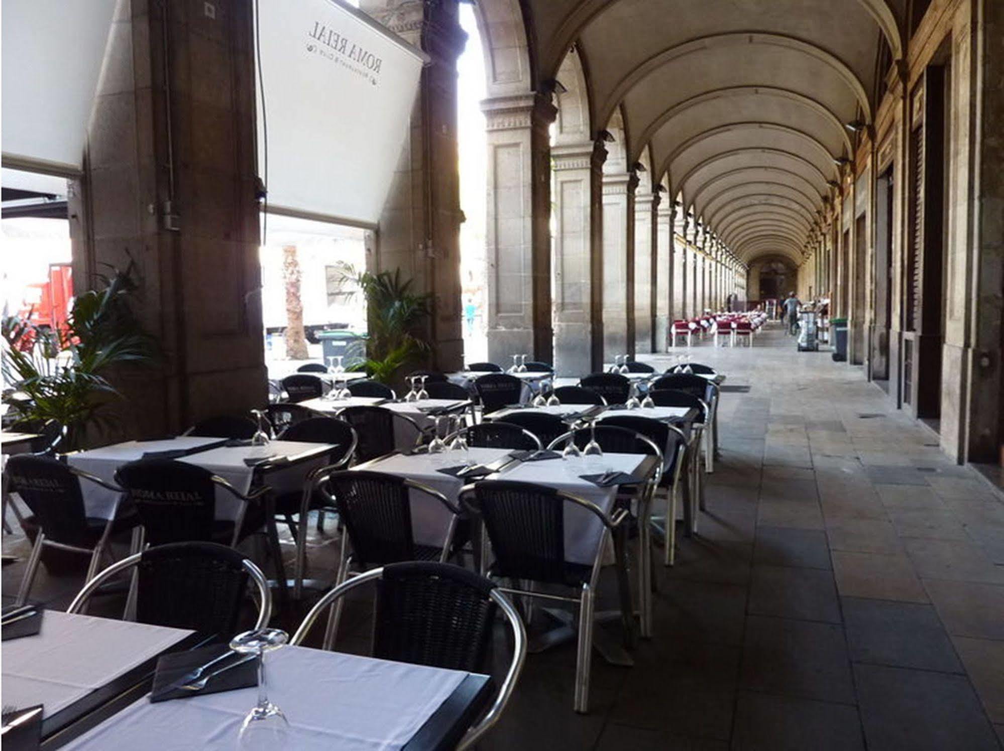 Roma Reial Hotel Barcelona Bagian luar foto