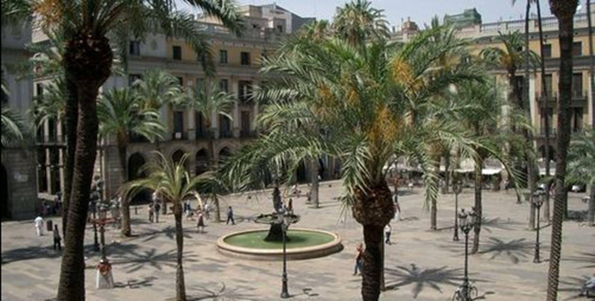Roma Reial Hotel Barcelona Bagian luar foto